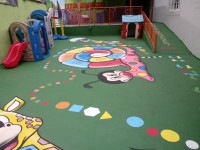 /album/galeria-de-fotos/calcada-girafa-amarelinha-etrilha-sensorial1-jpg/